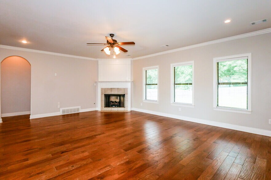Building Photo - 65 Ridgefield Dr