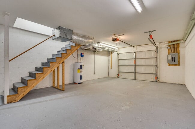 Garage - 118 Lori Ann Dr