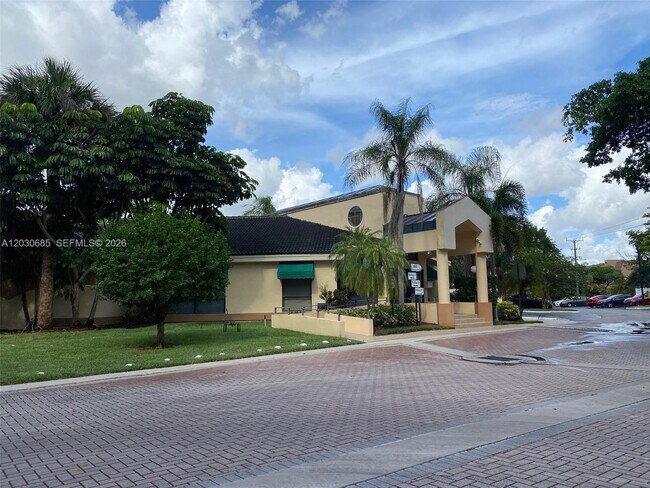 Building Photo - 9999 Summerbreeze Dr