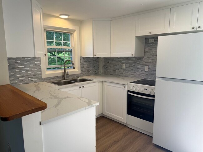 Building Photo - 28 Crestview Dr