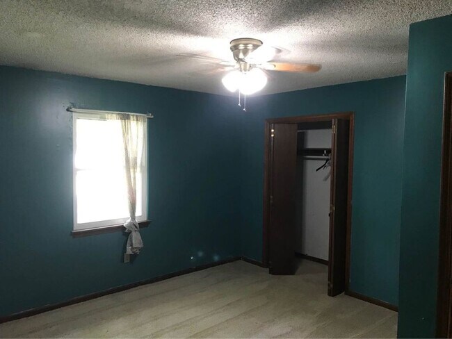 Building Photo - 652-654-654 Pear Tree Cir