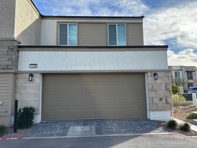 Building Photo - Henderson Townhome for rent