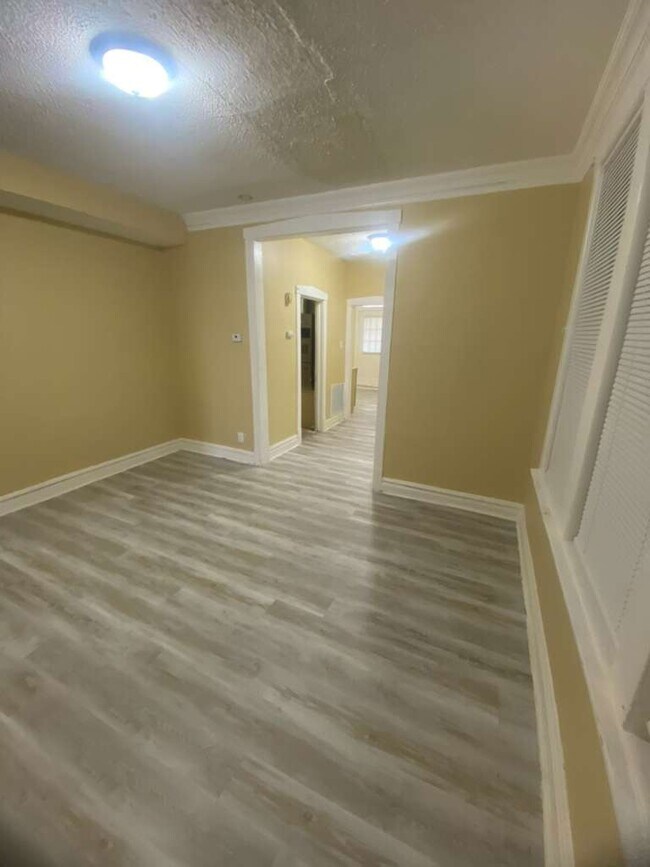 Building Photo - 5952 W Roosevelt Rd