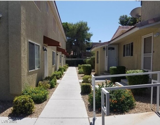 Building Photo - 6761 Holmby Ave