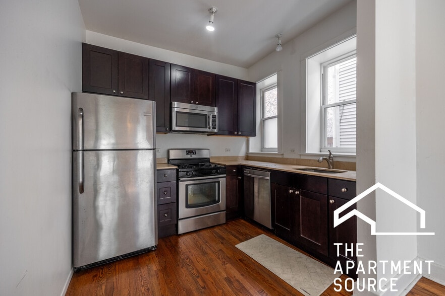 Building Photo - 1822 S Throop St