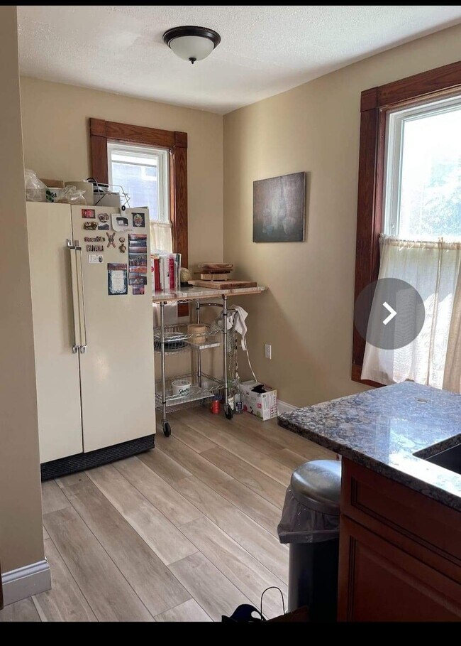 Building Photo - 14 Bardwell St