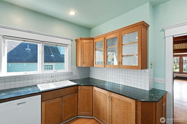 Building Photo - 6314 19th Ave NE