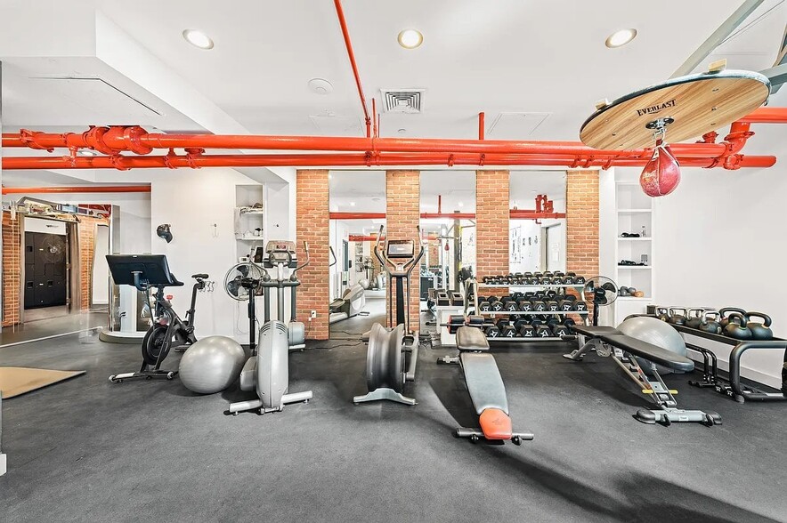 Building Photo - 640 Broadway