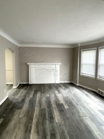 Building Photo - 17190 Sunderland Rd