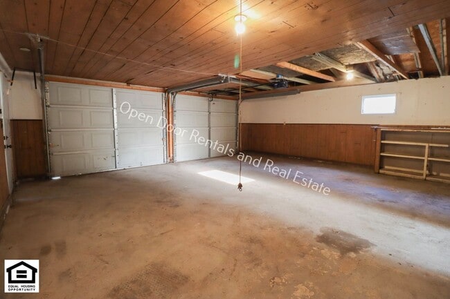 Building Photo - 428 Lincoln Hwy E