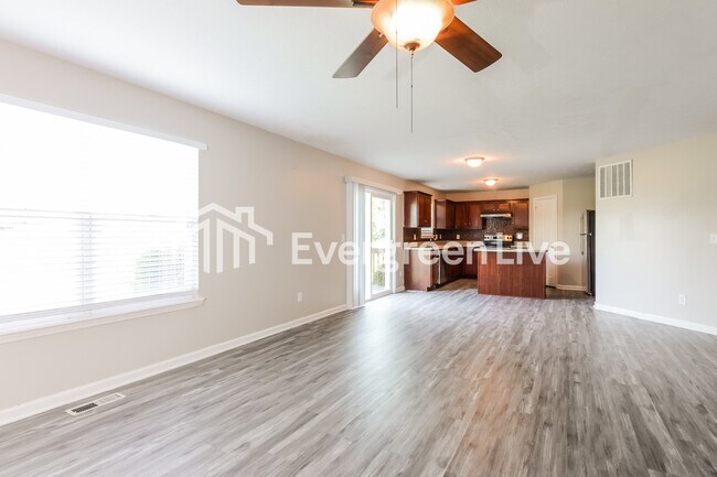 Building Photo - 1120 Sedgehill Ln