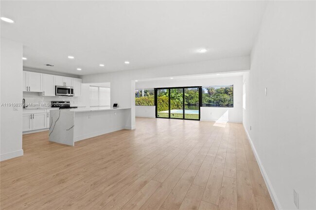 Building Photo - 317 N 31st Ave