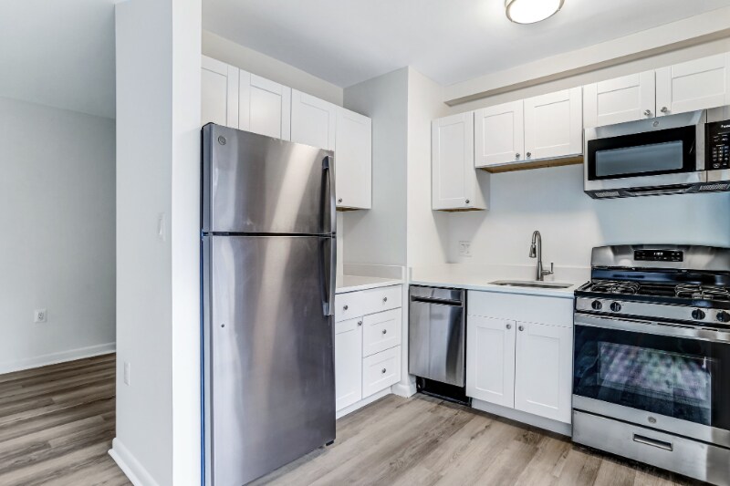 Building Photo - 4465 MacArthur Blvd NW