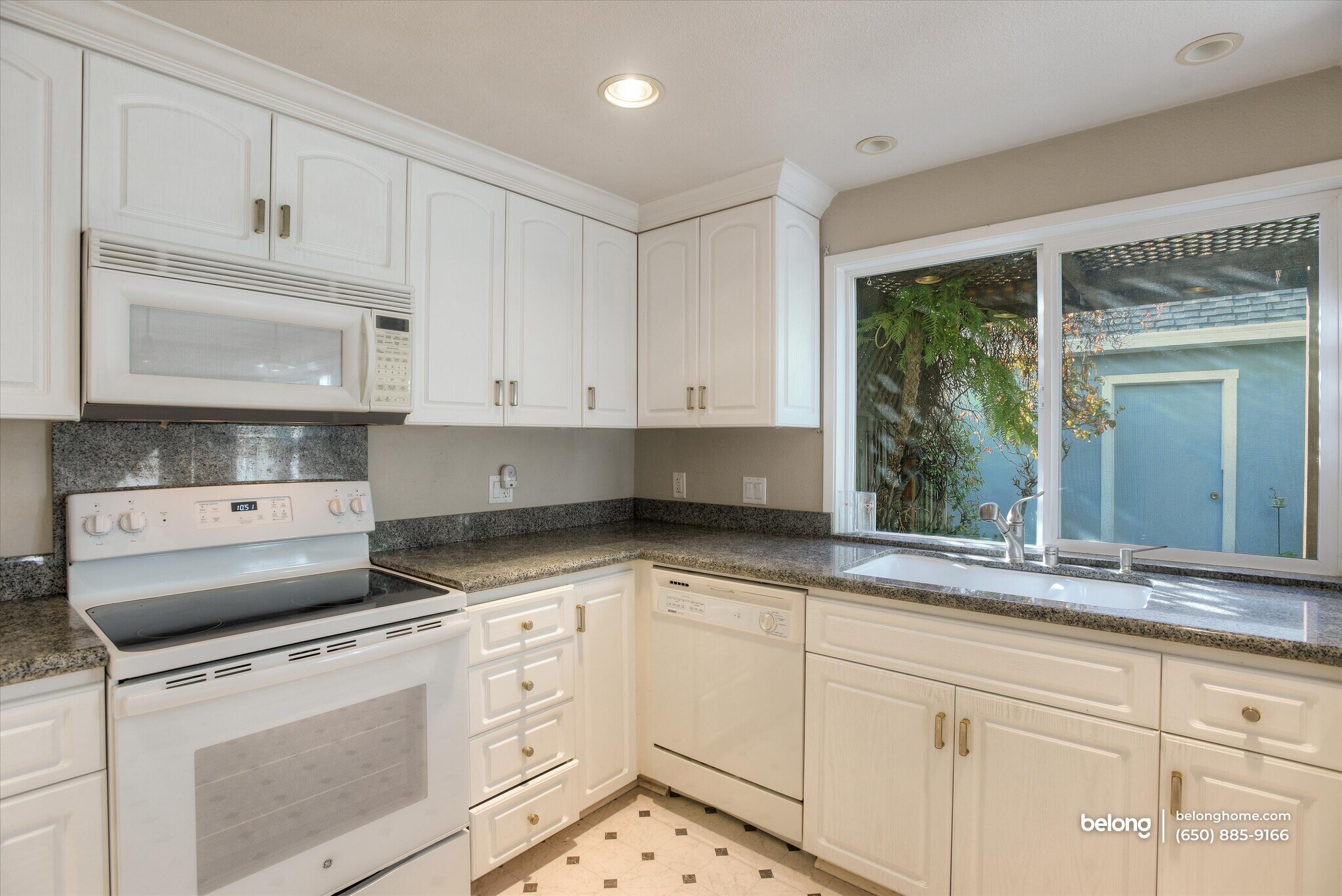 Building Photo - 768 Comet Dr