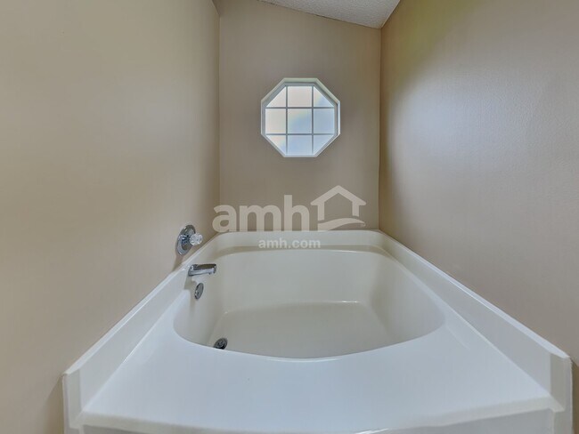 Building Photo - 10355 Little Econ St