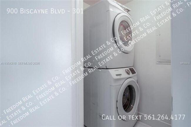 Building Photo - 900 Biscayne Blvd