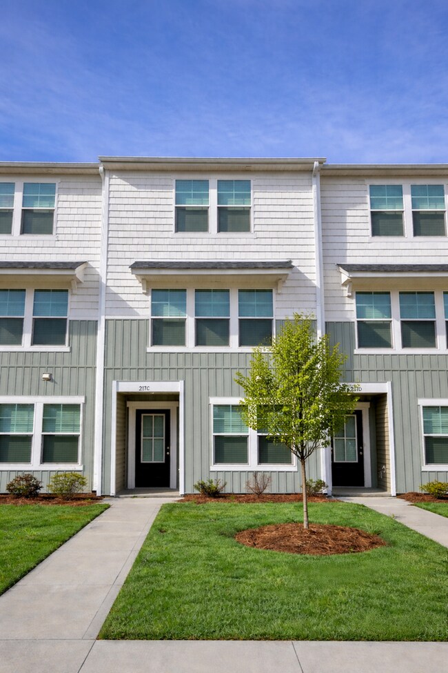 Building Photo - Brand New Townhome | 3 BR/3.5BA | 1-Car Garage | Near Downtown Mooresville