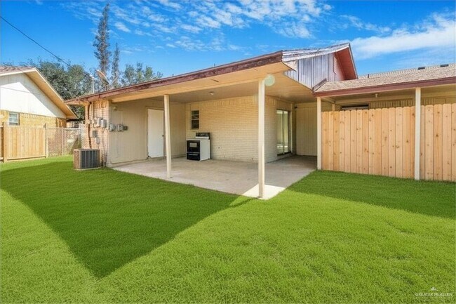 Building Photo - 14 Upas Ave