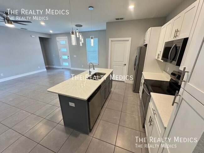 Building Photo - 310 Drum Ct