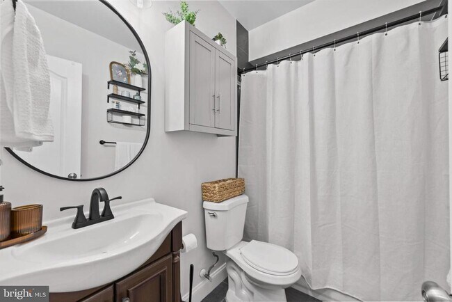 Building Photo - 1363 Childress St NE