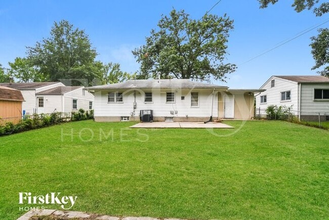 Building Photo - 665 Mark Twain Dr