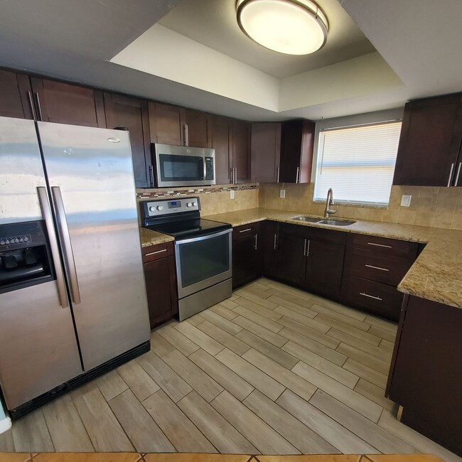 Building Photo - 419/421 Hancock Bridge Parkway