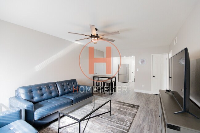 Building Photo - 2812 N 17th Pl