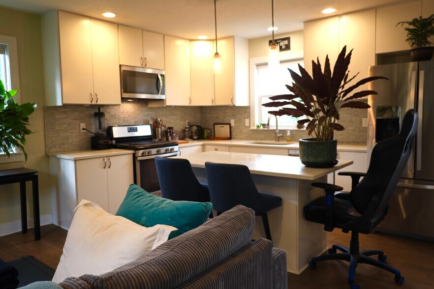 Building Photo - 712 SE 42nd Ave