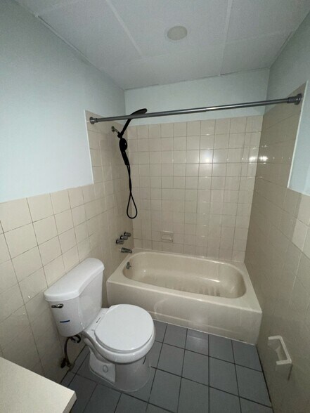 Building Photo - 308 Maple Ave