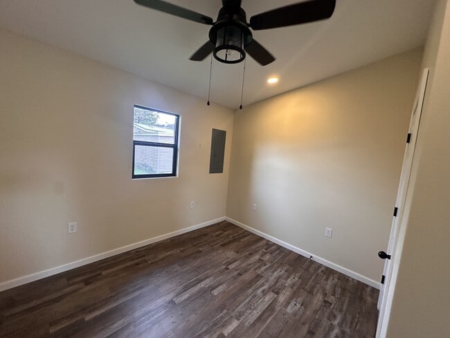 Building Photo - 330 Davis St