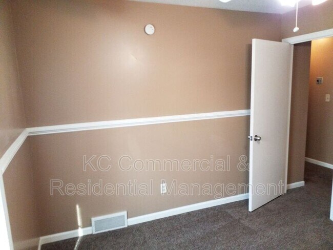 Building Photo - 10013 N Harrison Dr