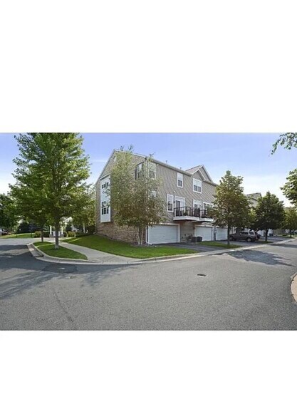 Building Photo - 15524 Lilac Dr