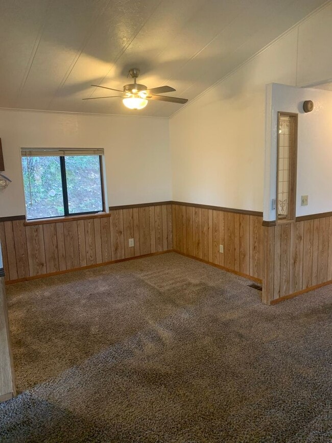 Building Photo - Fabulous Soulsbyville Location!!!  Please ...