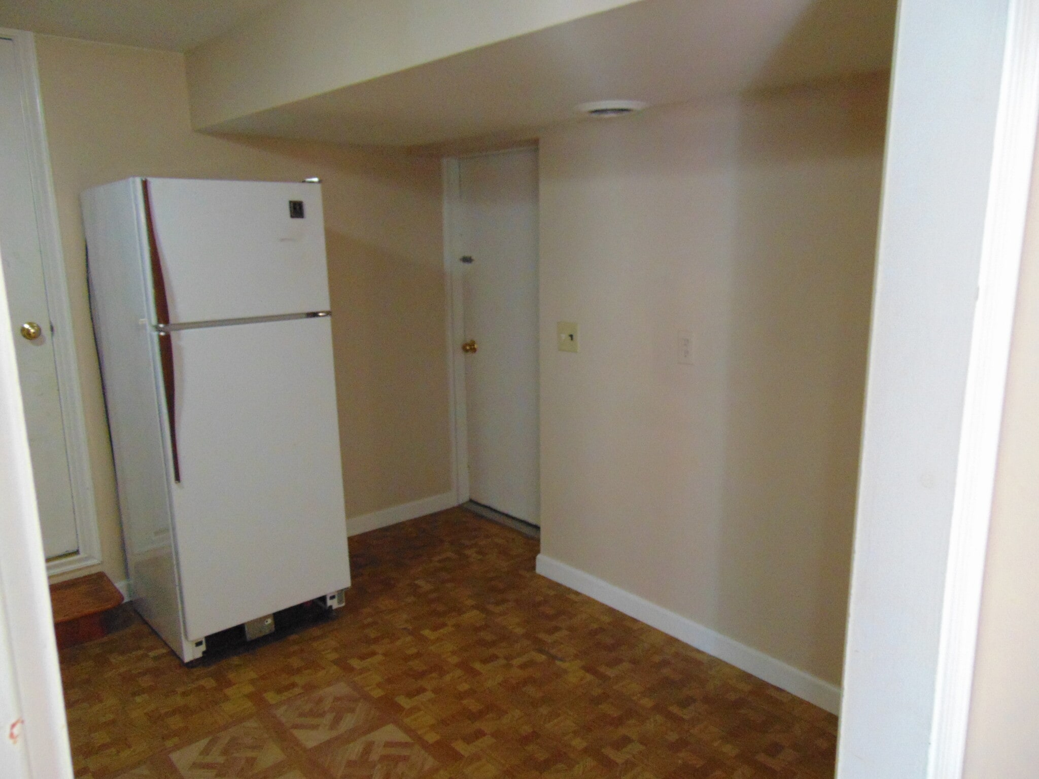 Building Photo - 322 Main St