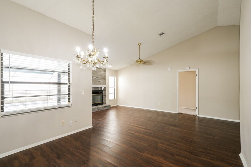 Building Photo - 8905 Bayaud Dr