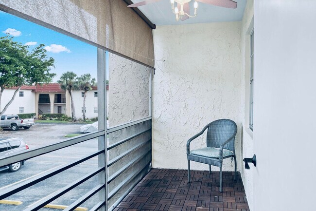 Building Photo - 129 Lake Carol Dr