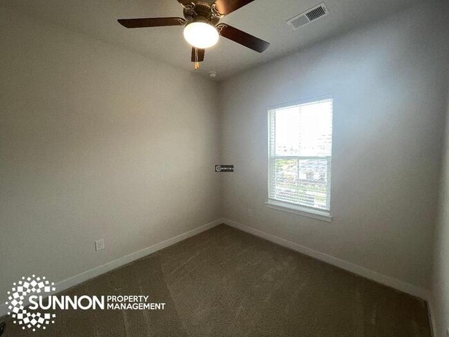 Building Photo - 3 Bed 2.5 Bath Townhome in Riverbend