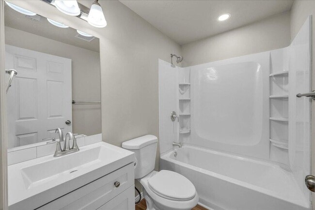 Building Photo - Charming downstairs apartment in Cedar City, Utah: 2-Bedroom 1 Bathroom in Canyon Gate Subdivisio...