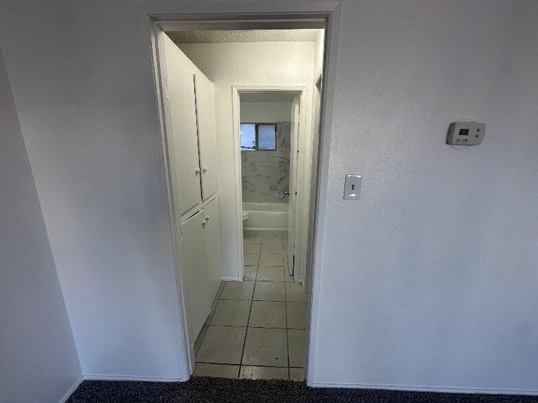 Building Photo - 2508 E Mesquite Ave