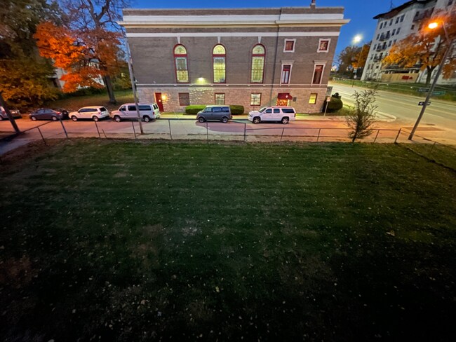Building Photo - 826 Linwood Blvd