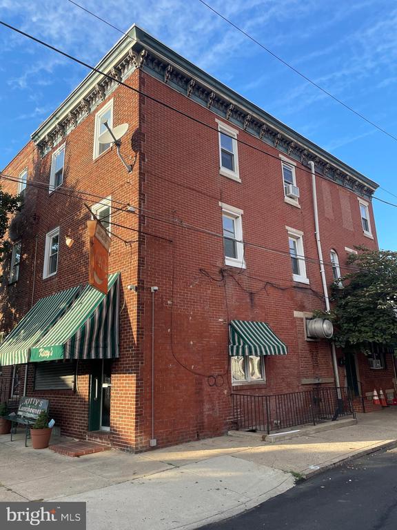 Building Photo - 2721 E Somerset St