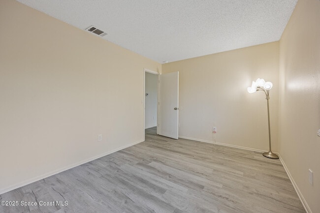 Building Photo - 1426 Leeward Ave SE