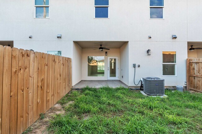 Building Photo - 504 Gale Ct