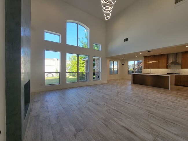 Building Photo - Fantastic 4 Bed 2.5 Bath Single Family Hom...