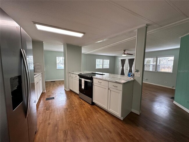 Building Photo - 24007 River Rd