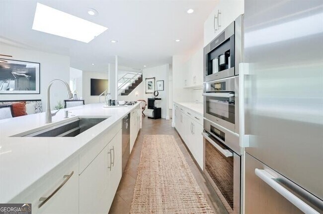 Building Photo - 625 Idlewood Dr NW