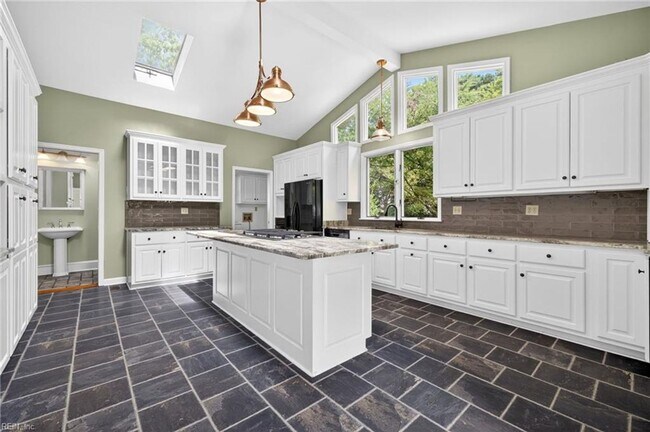 Building Photo - Charming 4-Bedroom Home in the Heart of Colonial Place