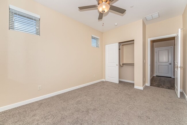 Building Photo - 1578 Chateau Dr