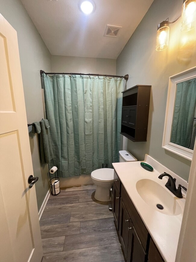 Building Photo - 1010 Deer Run