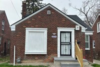 Building Photo - Renovated 3-Bedroom Home – We Welcome Sect...